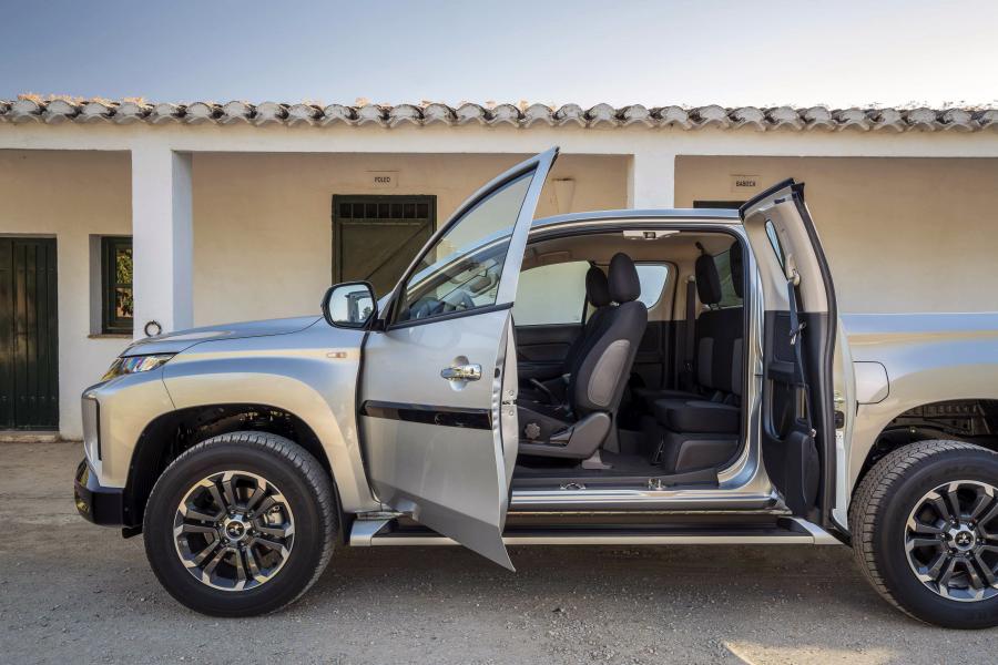  Mitsubishi L200 Club Cab 2019 года  (WW) (фото 5 из 9)